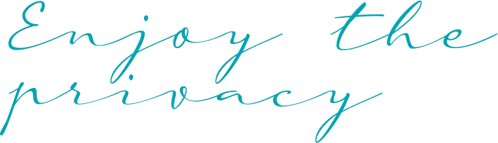 Texto escrito a mano en azul sobre fondo negro.
