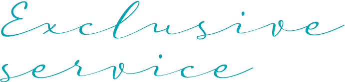 Texto &ldquo;Enfoque creativo&rdquo; y &ldquo;ser creativo&rdquo; en letras cursivas azules sobre negro