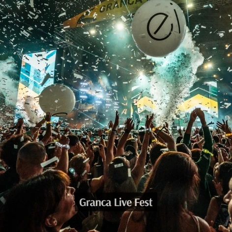 Concierto &ldquo;Granca Live Fest&rdquo; con confeti y multitud levantando las manos