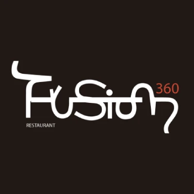 Logotipo &ldquo;FUSI&Oacute;N&rdquo; de restaurante con texto &ldquo;360&rdquo;.