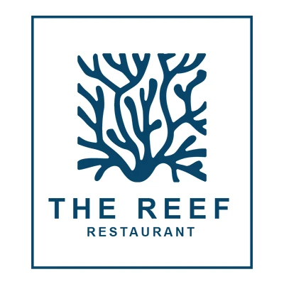Logo de &ldquo;The Reef Restaurant&rdquo; con &aacute;rbol marino azul y texto.