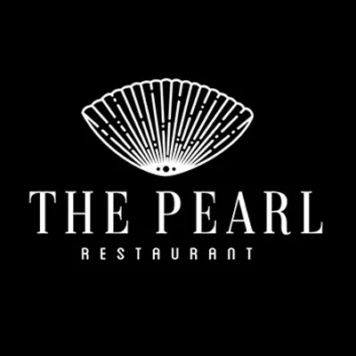 Logo &ldquo;The Pearl Restaurant&rdquo; con concha sobre fondo negro.