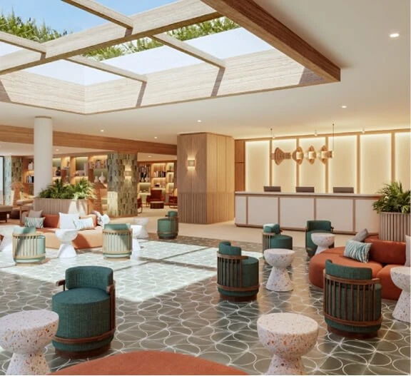 Lobby moderno con muebles, columnas y mostrador bajo techo de madera