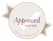 Sello &ldquo;Approved Partner&rdquo; con borde circular y cintas decorativas