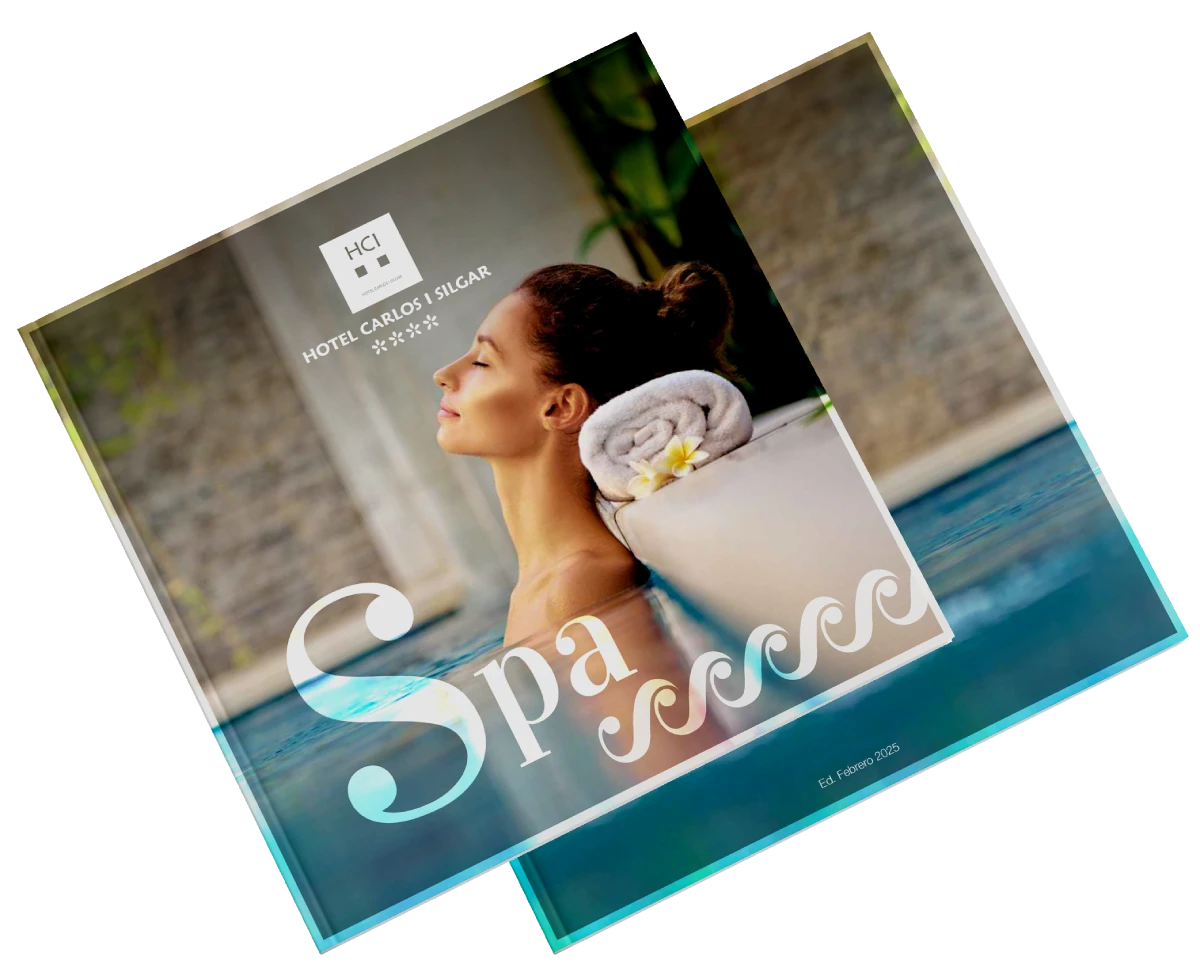 Mujer en spa del Hotel Carlos I Silgar con toalla y flor en la cabeza.