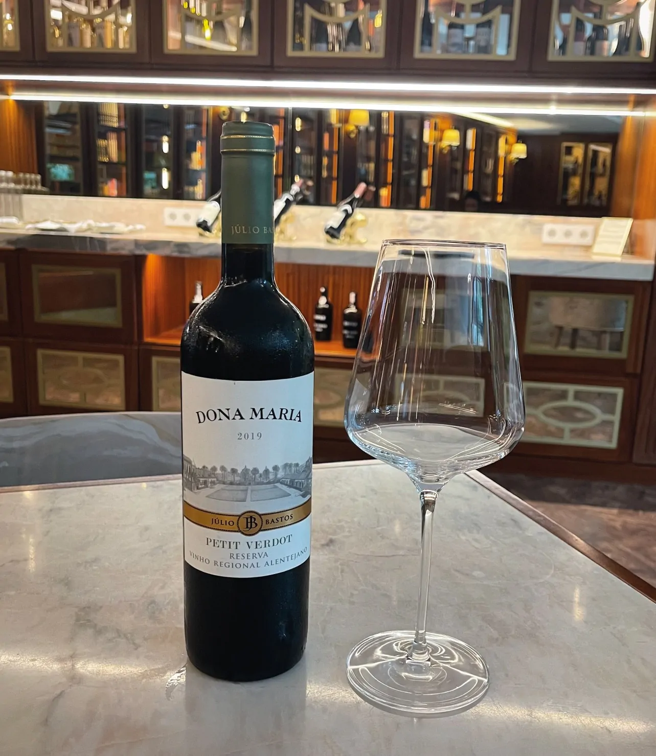 Curadoria Wine & Books - Wine &amp; Books Hotels