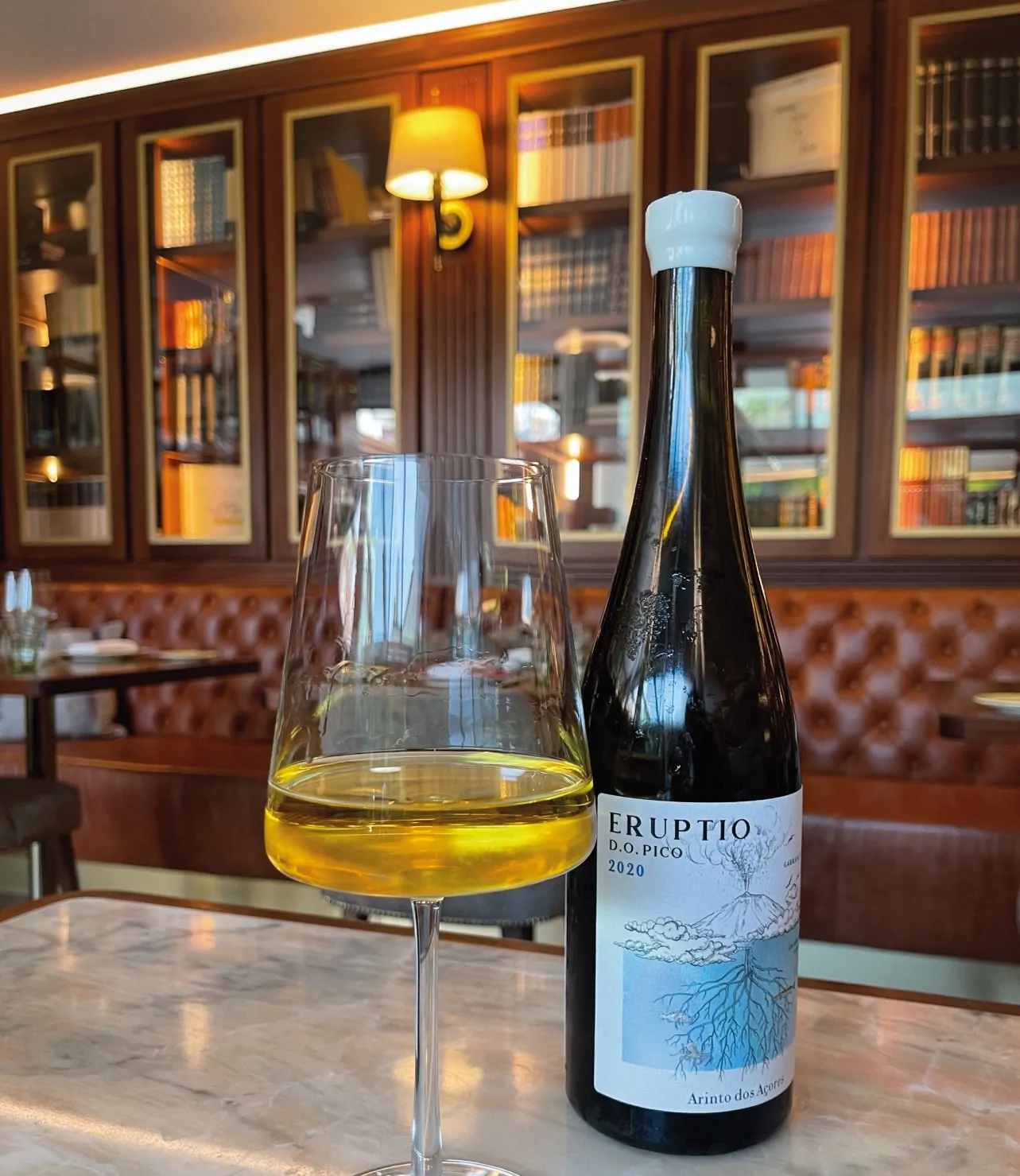 Curadoria Wine & Books - Wine &amp; Books Hotels