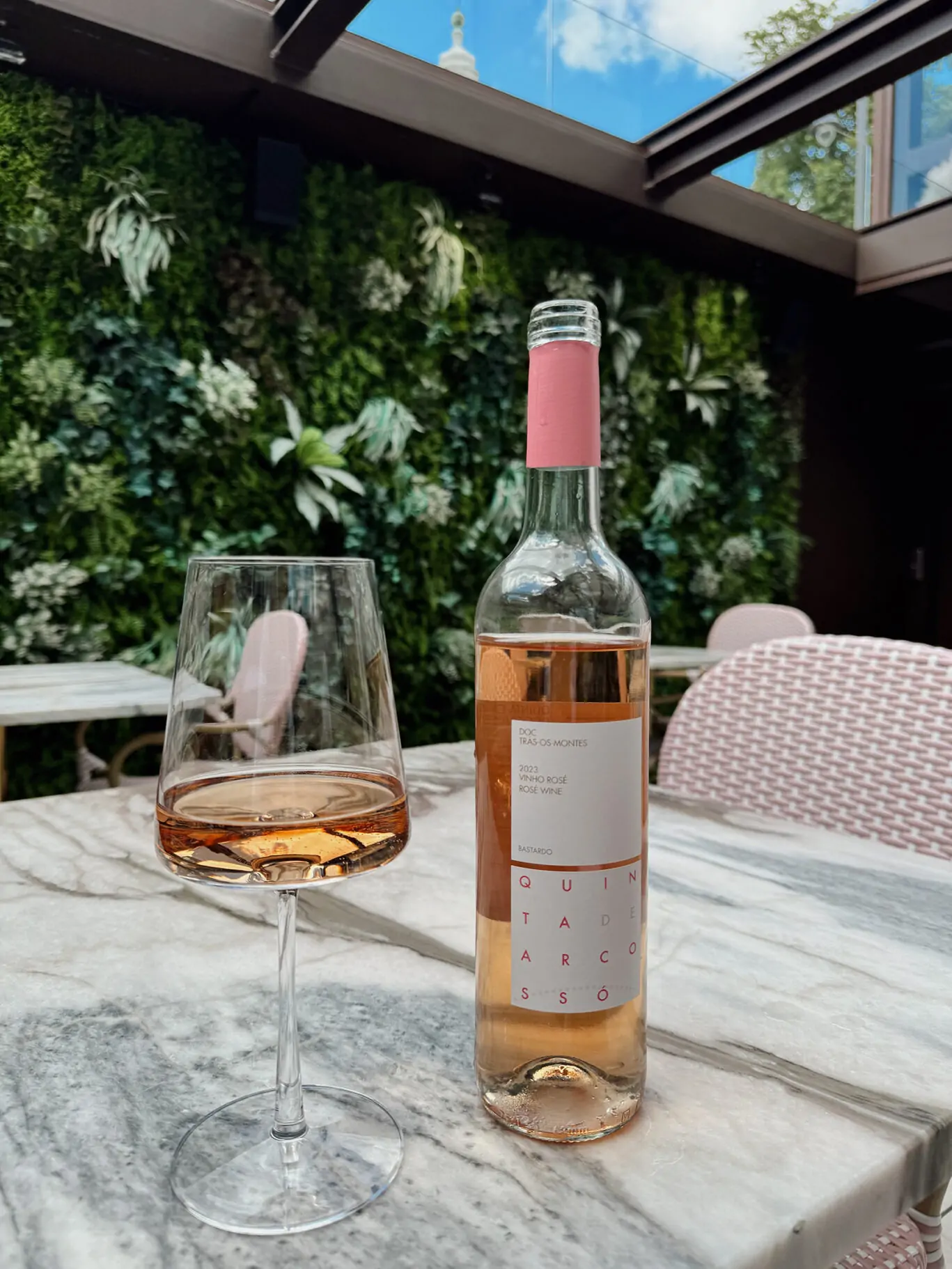 Curadoria Wine & Books - Wine &amp; Books Hotels