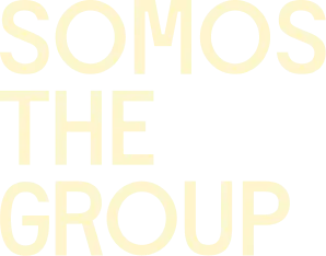 Texto "SOMOS THE GROUP" en letras grandes y amarillas sobre fondo negro.