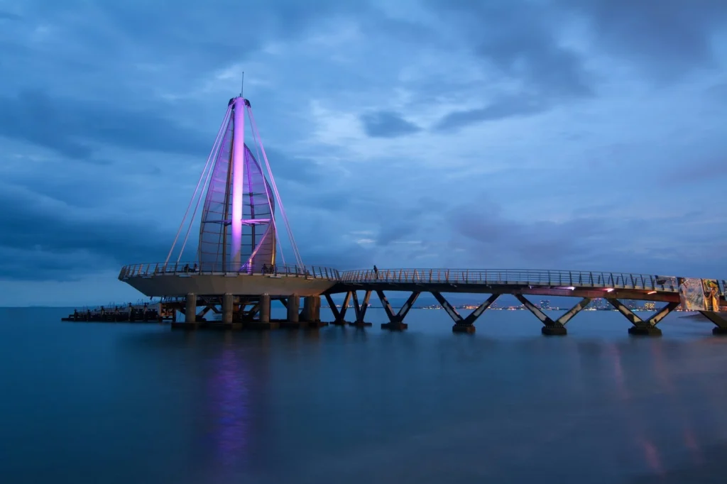 Playa Los Muertos: &iacute;cono de Puerto Vallarta - Pier 69