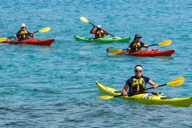 Practica un deporte acu&aacute;tico en Menorca - Menurka