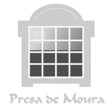 Gray arched window with "Presa de Moura" text below.