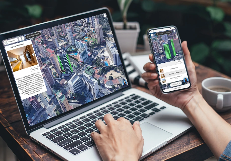 Pantallas de una laptop y un tel&eacute;fono mostrando mapas 3D de una ciudad.