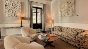 Dormir entre Tàpies, Arroyo y Canogar: tres hoteles Hospes donde el arte transforma la experiencia - Hospes Hotels