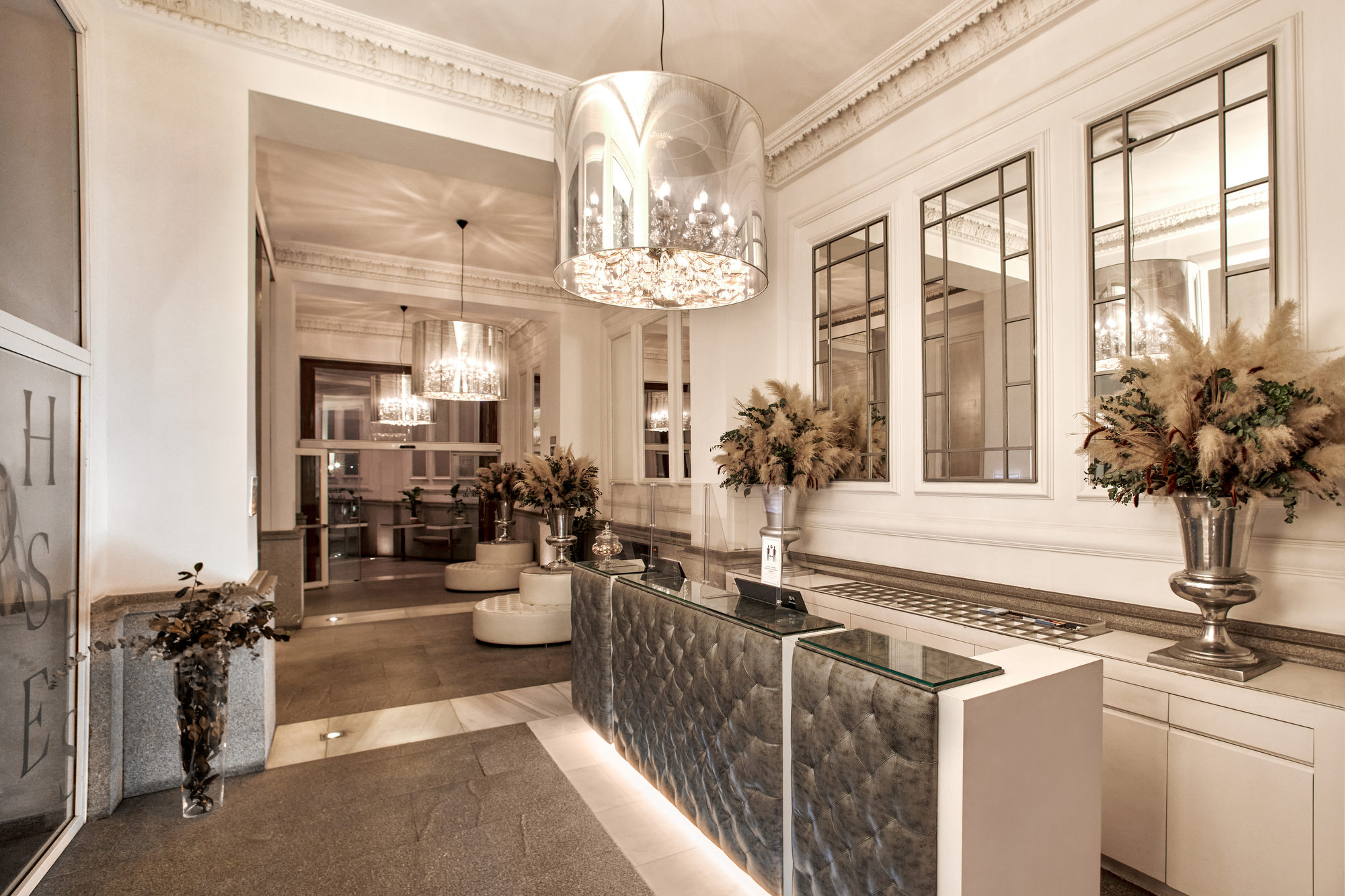 What are the advantages of choosing to stay in a boutique hotel? - Hospes Hotels