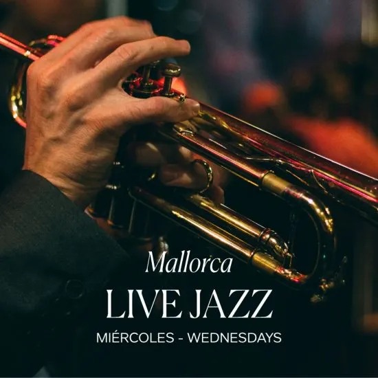 Mano tocando trompeta en un concierto de live jazz Mallorca, texto promocional