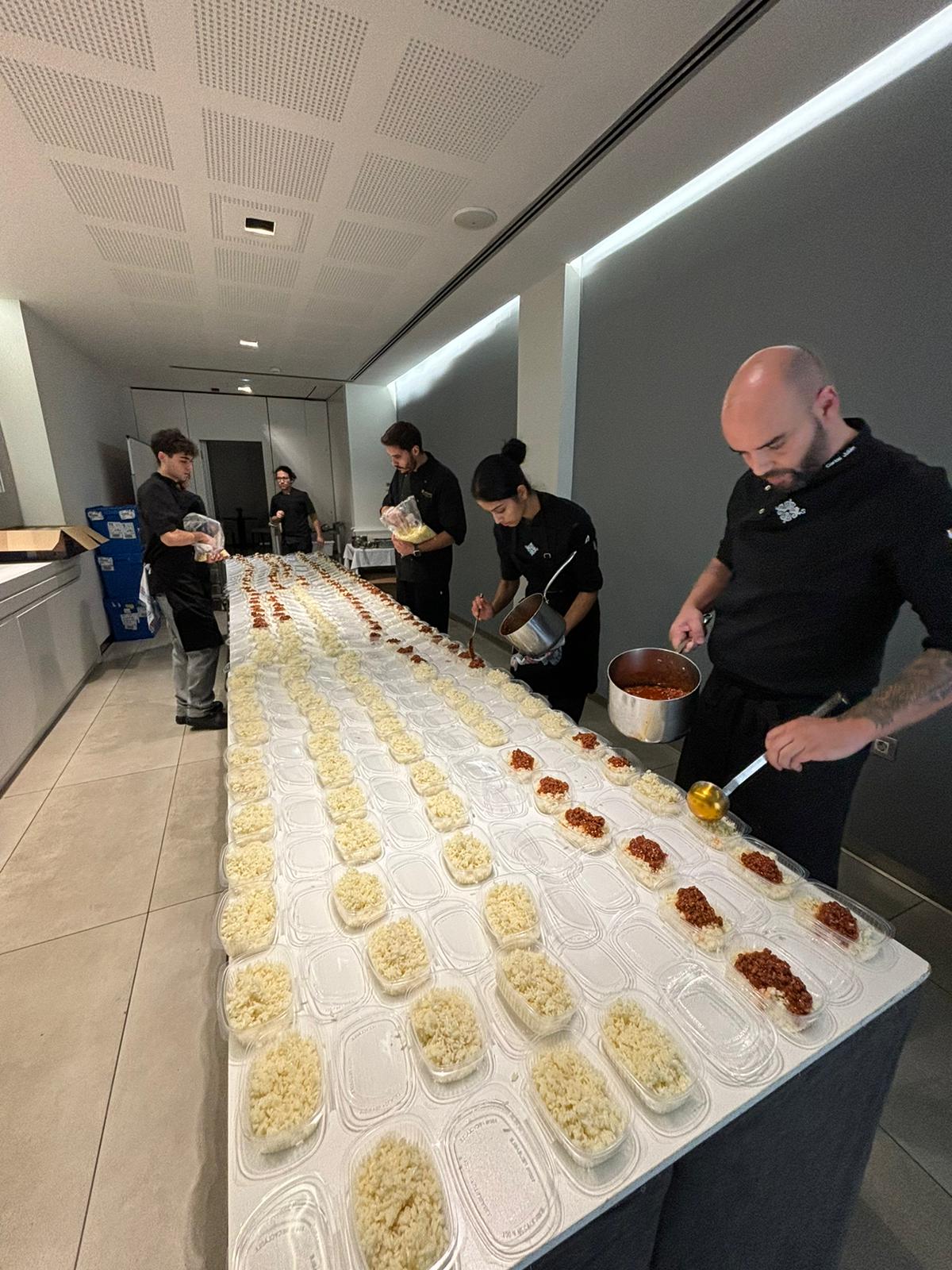 Hospes Palau de la Mar joins the humanitarian aid after the DANA with the delivery of 500 daily rations of food to the affected people - Hospes Hotels