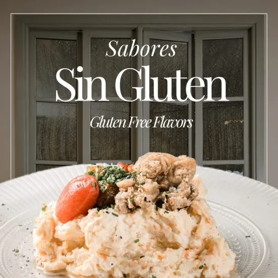Plato de comida sin gluten con letrero &ldquo;Sabores Sin Gluten&rdquo; y &ldquo;Gluten Free Flavors&rdquo;