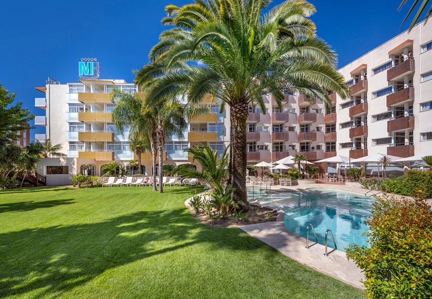 M&ograve;nica Hotel con piscina a pie de playa