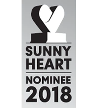 Logo &ldquo;Sunny Heart&rdquo; con &ldquo;Nominee 2018&rdquo; y coraz&oacute;n.