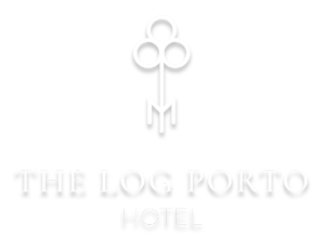 Logo do The Log Porto Hotel com uma chave estilizada acima do nome.