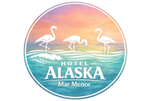 Paisaje de Alaska con horizonte, olas y reflejo, letrero &ldquo;ALASKA&rdquo;.
