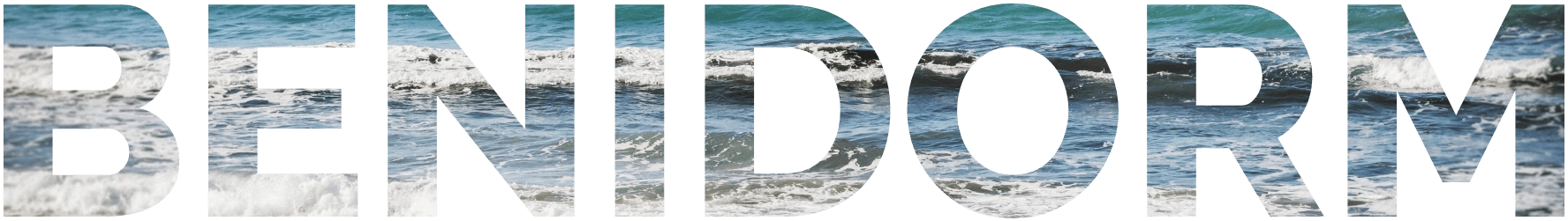 Texto &ldquo;BRAIN&rdquo; sobre olas del mar y espuma en la costa.