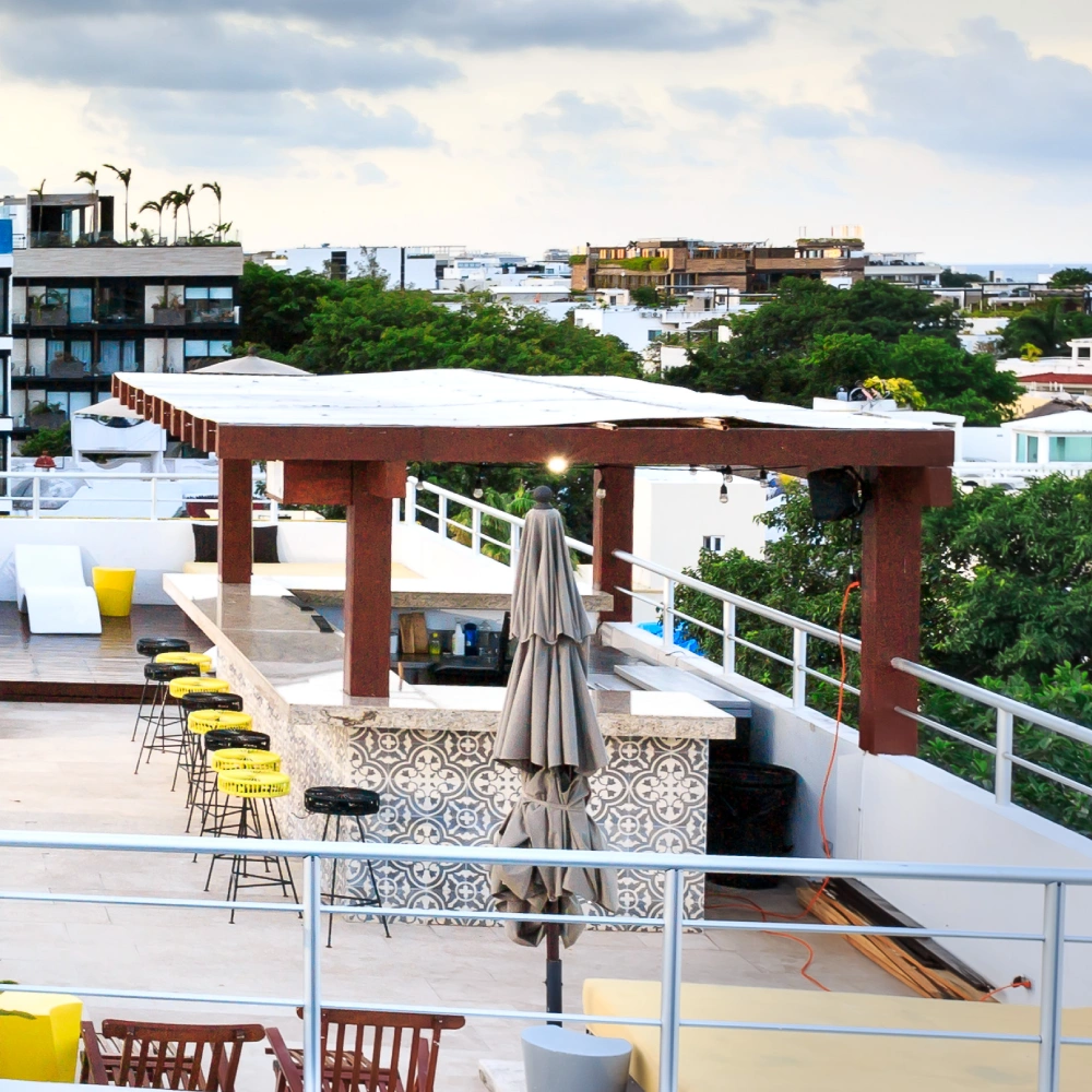 Terrace with wooden pergola, umbrella and views of the city and the sea