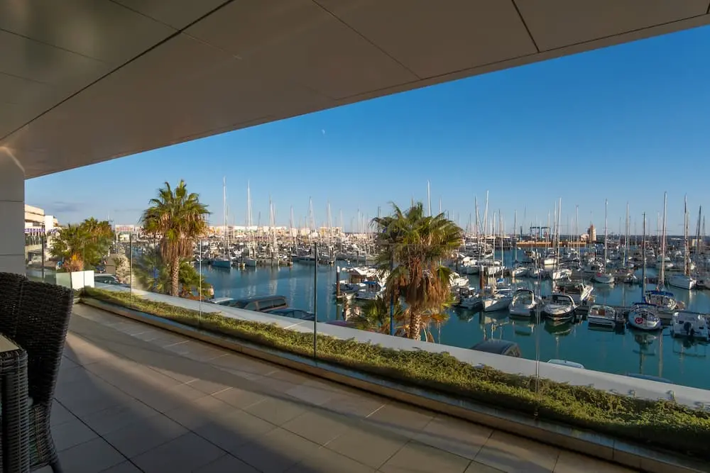 Rodeados de fiestas populares y clima casi veraniego: la mejor temporada para venir al sur - Las Suites de Puerto Sherry