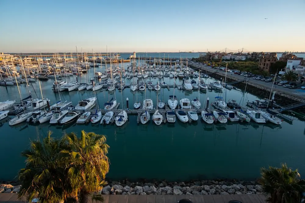 Rodeados de fiestas populares y clima casi veraniego: la mejor temporada para venir al sur - Las Suites de Puerto Sherry