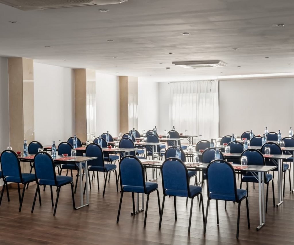 reuniones_03_mediterraneo_medium_sitges_park_teatro_1