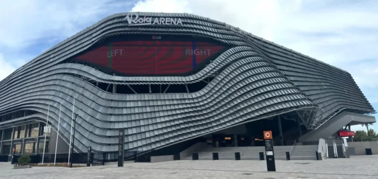 Ruta a pie de 14 minutos desde Hotel Medium Valencia hasta el Roig Arena.