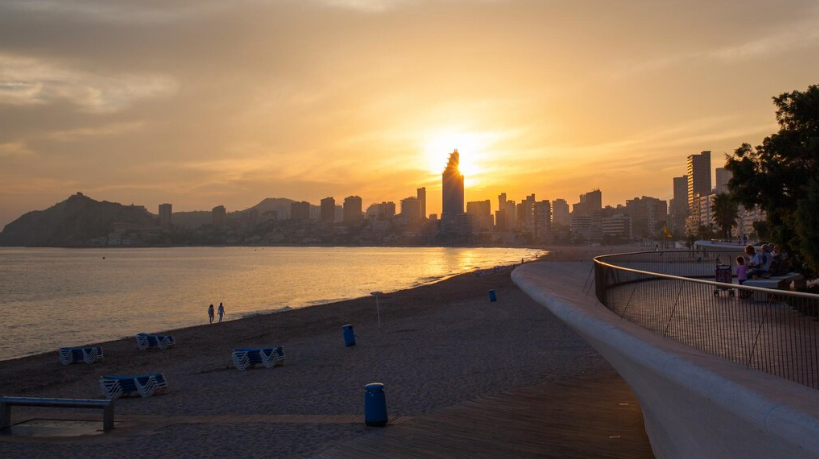 Benidorm Brit&aacute;nico y Cosmopolita: Una Experiencia Multicultural - Hotel Agua Azul