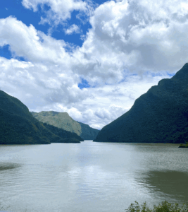 Bogot&aacute;-Guateque-Yopal a su paso por la represa de Chivor, Boyac&aacute;