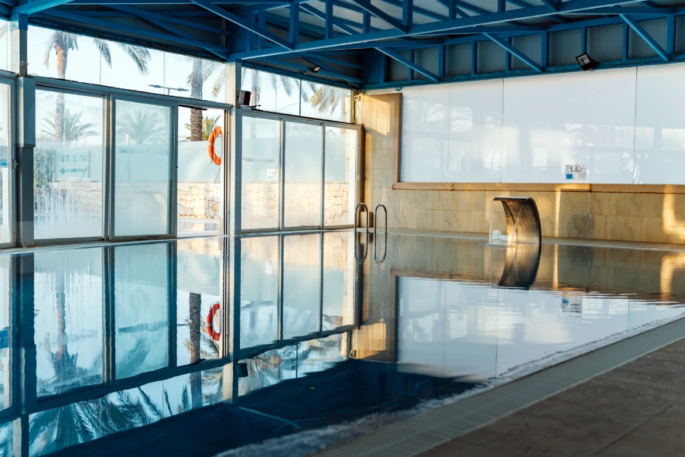 Senator Águila Piscina Interior