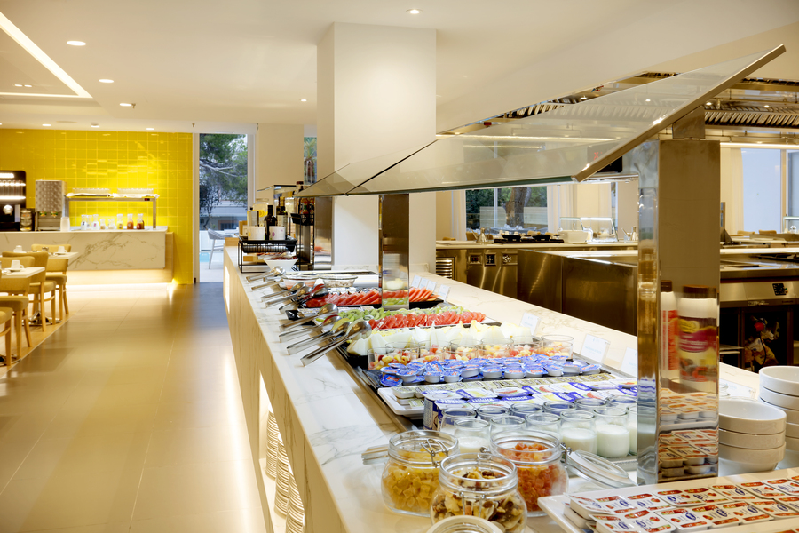 Comida del buffet libre de Caleia Talayot Hotel