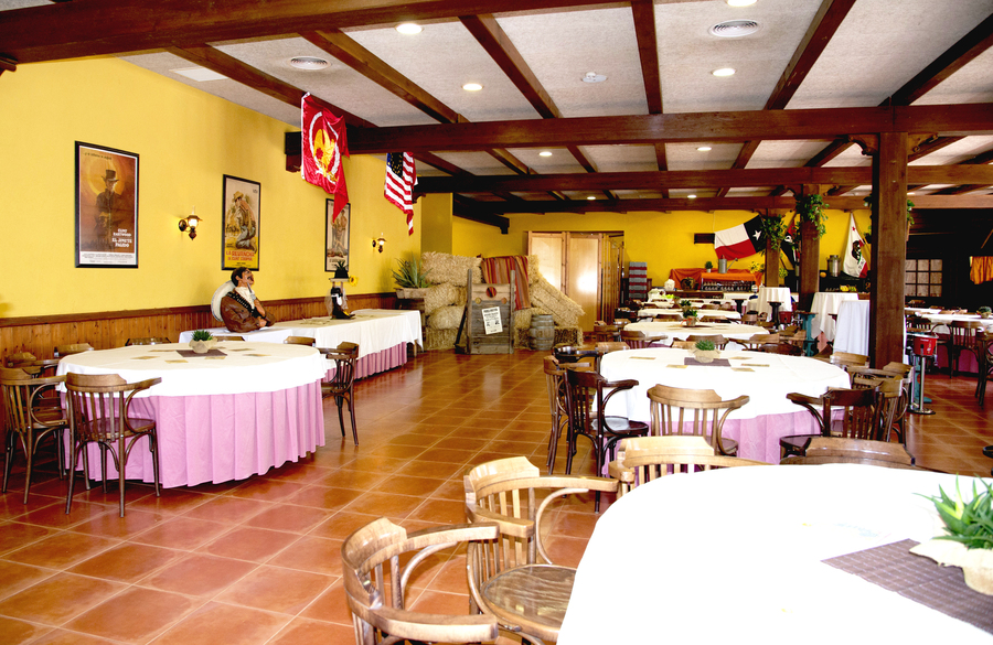 Mesas de restauración del Buffet en Oasys MiniHollywood