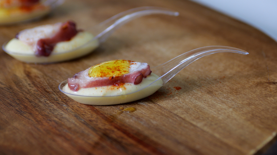 Cucharita templada de pulpo a la gallega