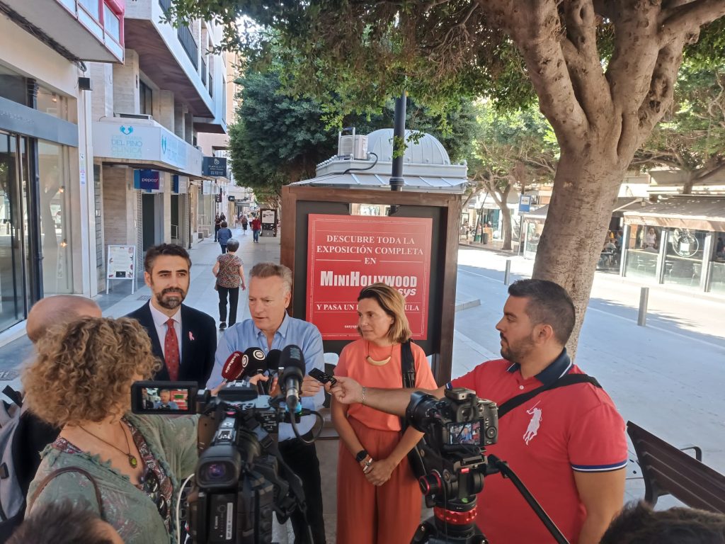 La exposici&oacute;n del Museo n&ordm;5 de Minihollywood Oasys llega al paseo de Almer&iacute;a - Senator Hotels &amp; Resorts