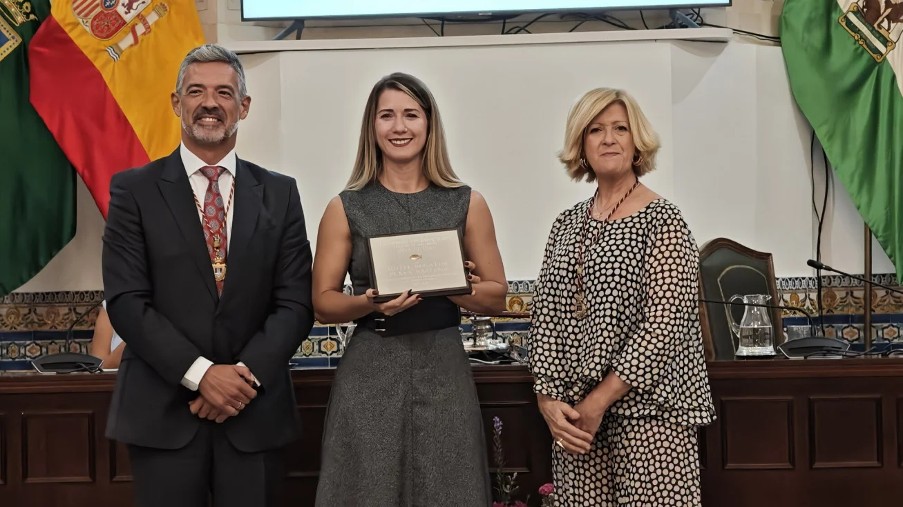 Alcalde de Rota y Delegada de Turismo junto a Directora de Playaballena Hotel (Rota, C&aacute;diz)