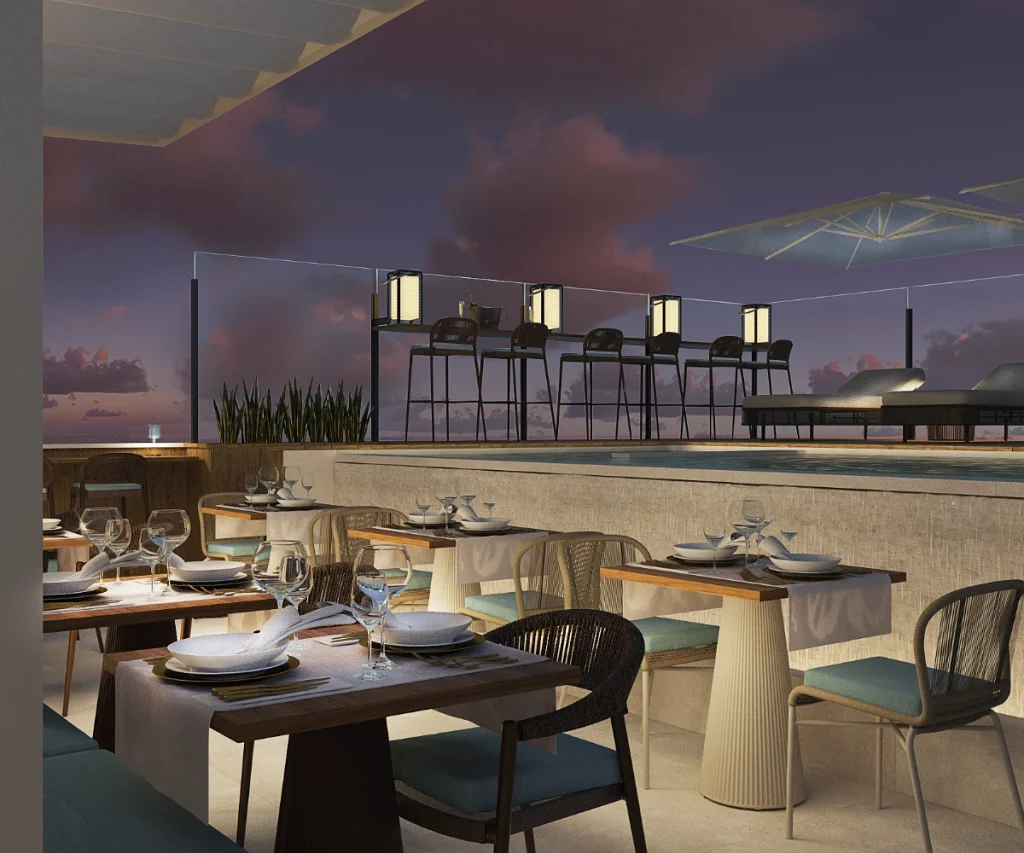 Terraza con mesa puesta, sillas y piscina al atardecer con sombrilla.