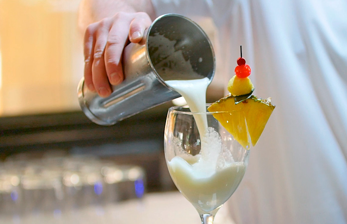 Cóctel terminado de piña colada
