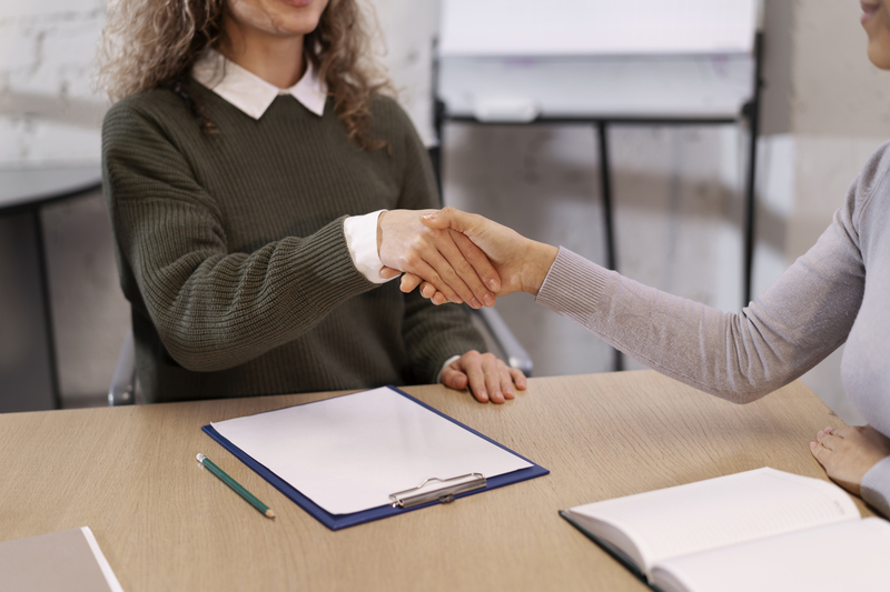 colegas-trabajando-juntos-proyecto