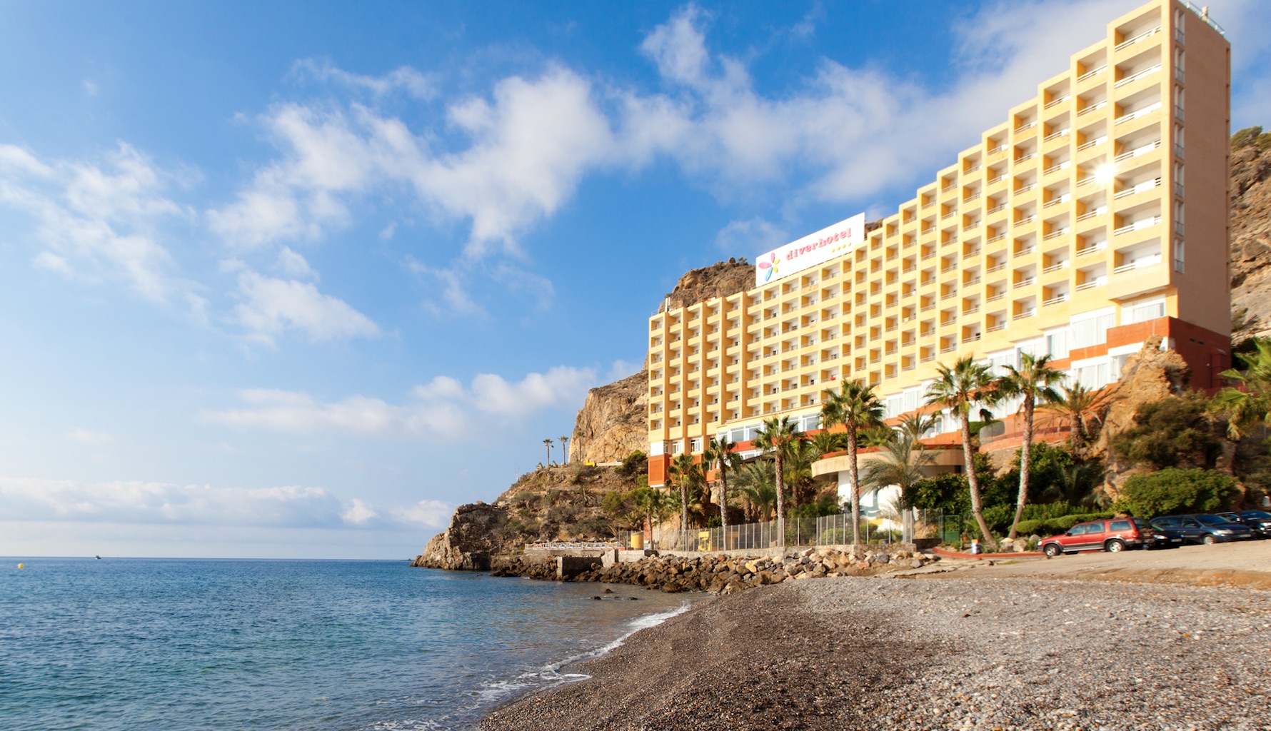 Senator Hotels &amp; Resorts pone las instalaciones de diverhotel Odyssey Aguadulce al servicio del SAS y Cruz Roja - Senator Hotels &amp; Resorts