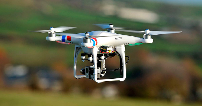 Dron realizando maniobras de vuelo