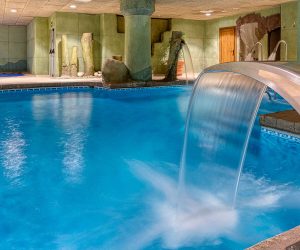 Instalaciones piscina climatizada en Senzia Spa Granada en Senator Granada Hotel