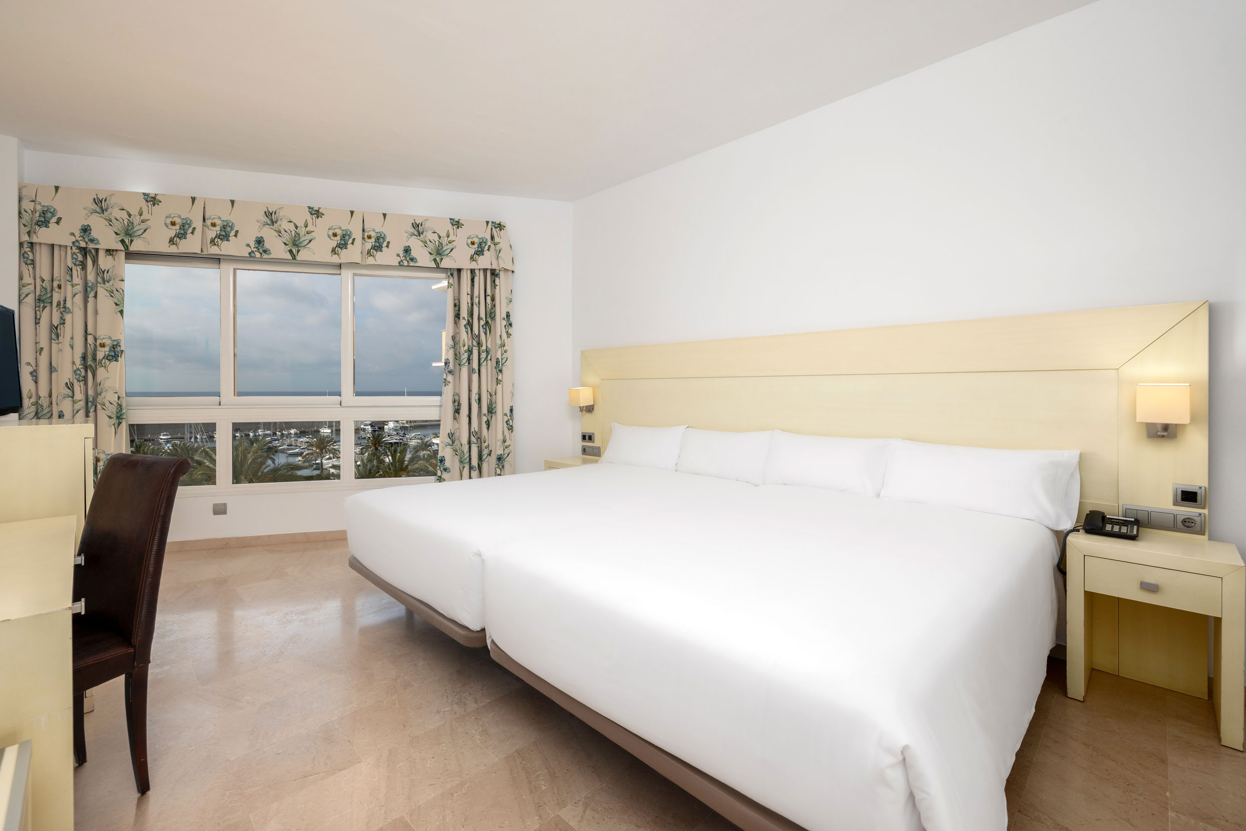 Hotel-Senator-&Aacute;guilas