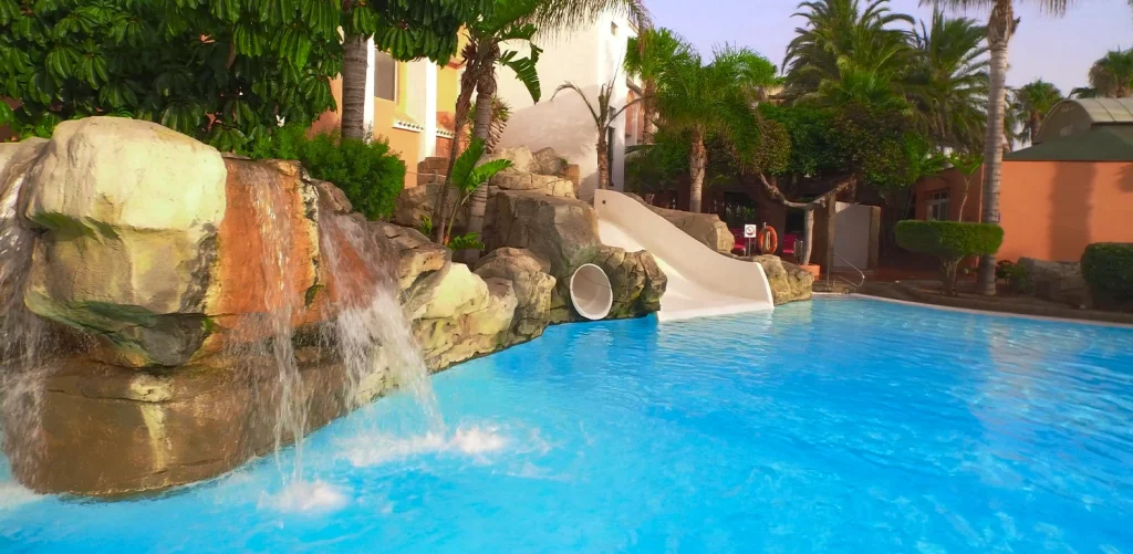 hotel-con-toboganes-para-niños-andalucia-almeria hotel-con-toboganes-para-niños-roquetas-de-mar