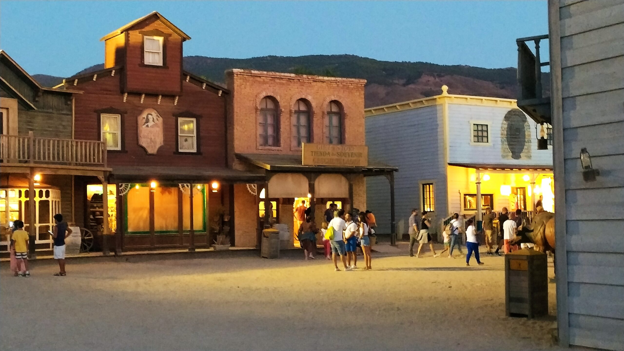 La noche en el desierto de Oasys Minihollywood cuelga el cartel de «Sold out» - Senator Hotels &amp; Resorts
