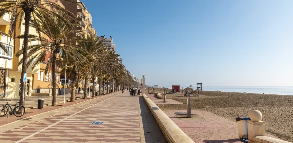 paseo-maritimo-almeria-planes-para-hacer-con-ni&ntilde;os